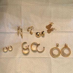 Bundle - 8 pairs of earrings - costume jewelry